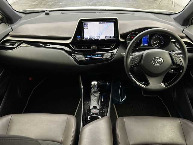 トヨタ Ｃ－ＨＲ G LEDエディション 宮城県 2018(平30)年 4.4万km ホワイトパールクリスタルシャイン 純正9型ナビ/バックカメラ/Toyota Safety Sense/・プリクラッシュセーフティ［PCS］/・レーンディパーチャーアラート［LDA］（操舵支援あり）/・オートハイビーム［AHB］/・レーダークルコン（全車速追従機能付）/・クリアランスソナー＆バックソナー/・ブラインドスポットモニター［BSM］/・先行車発進告知機能/ビルトインETC2.0/運転席パワーシート/純正18インチAW/ハーフレザー/純正LEDヘッドライト/純正フロアマット/カーテンエアバッグ/オートライト