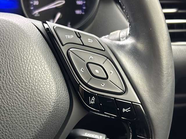 トヨタ Ｃ－ＨＲ G LEDエディション 宮城県 2018(平30)年 4.4万km ホワイトパールクリスタルシャイン 純正9型ナビ/バックカメラ/Toyota Safety Sense/・プリクラッシュセーフティ［PCS］/・レーンディパーチャーアラート［LDA］（操舵支援あり）/・オートハイビーム［AHB］/・レーダークルコン（全車速追従機能付）/・クリアランスソナー＆バックソナー/・ブラインドスポットモニター［BSM］/・先行車発進告知機能/ビルトインETC2.0/運転席パワーシート/純正18インチAW/ハーフレザー/純正LEDヘッドライト/純正フロアマット/カーテンエアバッグ/オートライト