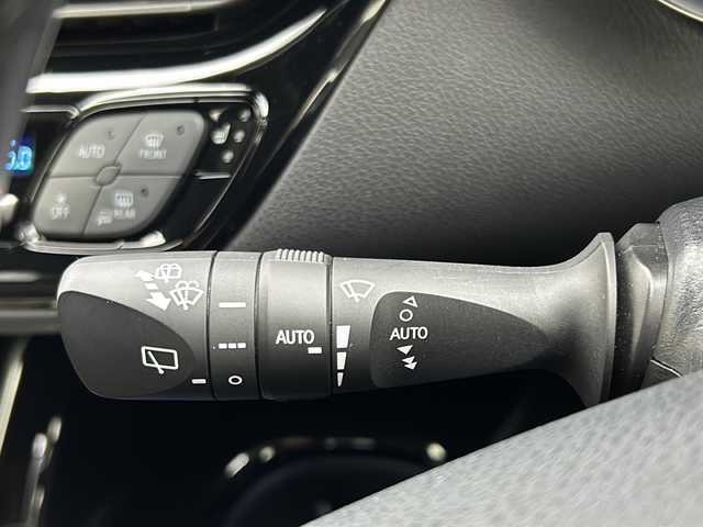 トヨタ Ｃ－ＨＲ G LEDエディション 宮城県 2018(平30)年 4.4万km ホワイトパールクリスタルシャイン 純正9型ナビ/バックカメラ/Toyota Safety Sense/・プリクラッシュセーフティ［PCS］/・レーンディパーチャーアラート［LDA］（操舵支援あり）/・オートハイビーム［AHB］/・レーダークルコン（全車速追従機能付）/・クリアランスソナー＆バックソナー/・ブラインドスポットモニター［BSM］/・先行車発進告知機能/ビルトインETC2.0/運転席パワーシート/純正18インチAW/ハーフレザー/純正LEDヘッドライト/純正フロアマット/カーテンエアバッグ/オートライト