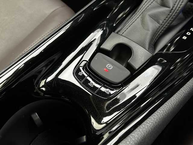 トヨタ Ｃ－ＨＲ G LEDエディション 宮城県 2018(平30)年 4.4万km ホワイトパールクリスタルシャイン 純正9型ナビ/バックカメラ/Toyota Safety Sense/・プリクラッシュセーフティ［PCS］/・レーンディパーチャーアラート［LDA］（操舵支援あり）/・オートハイビーム［AHB］/・レーダークルコン（全車速追従機能付）/・クリアランスソナー＆バックソナー/・ブラインドスポットモニター［BSM］/・先行車発進告知機能/ビルトインETC2.0/運転席パワーシート/純正18インチAW/ハーフレザー/純正LEDヘッドライト/純正フロアマット/カーテンエアバッグ/オートライト