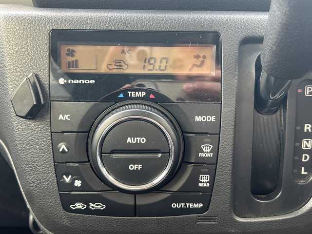 スズキ スペーシア X 沖縄県 2015(平27)年 8.7万km フィズブルーパールメタリック/ホワイト 禁煙車　/純正ナビ/（ＡＭ／ＦＭ／ＣＤ／ＤＶＤ／ＢＴ）　/フルセグＴＶ　/全方位モニター　/片側パワースライドドア　/社外ＥＴＣ　/ＬＥＤヘッドライト　/プッシュスタート　/スマートキー　/純正フロアマット　/純正ホイール/ベンチシート/オートエアコン/スペアキー