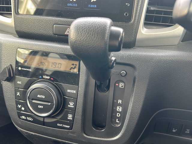 スズキ スペーシア X 沖縄県 2015(平27)年 8.7万km フィズブルーパールメタリック/ホワイト 禁煙車　/純正ナビ/（ＡＭ／ＦＭ／ＣＤ／ＤＶＤ／ＢＴ）　/フルセグＴＶ　/全方位モニター　/片側パワースライドドア　/社外ＥＴＣ　/ＬＥＤヘッドライト　/プッシュスタート　/スマートキー　/純正フロアマット　/純正ホイール/ベンチシート/オートエアコン/スペアキー