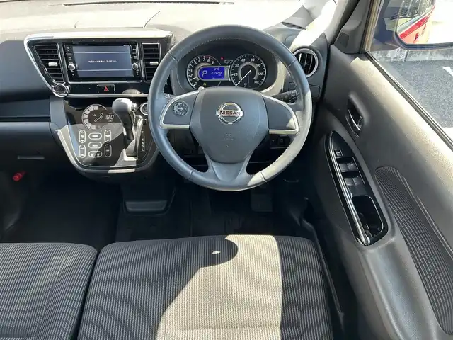 日産 デイズ ルークス ハイウェイスターX Gパッケージ 新潟県 2017(平29)年 1.5万km スパークリングレッド/ブラック 衝突軽減/全方位カメラ/純正ナビ/(AM/FM/CD/DVD/BT/フルセグTV)/アイドリングストップ/両側パワースライドドア/革巻きステアリング/AUTOライト/LEDヘッドライト/フォグランプ/AUTOハイビーム/横滑り防止/電格ミラー/プッシュスタート/スマートキー