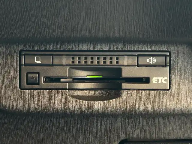 トヨタ プリウス S 大阪府 2015(平27)年 1.6万km ホワイトパールクリスタルシャイン トヨタ純正7インチSDナビ（NSZT-W64）/・バックカメラ/・フルセグテレビ/・CD/DVD/・Bluetooth/・AM/FM/前方ドライブレコーダー/ビルトインETC/純正フロアマット/オートライト/ダブル＋サイドSRSエアバッグ/カーテンエアバッグ/スマートキー/プッシュスタート/アイドリングストップ/取扱説明書/保証書/点検整備記録簿（R7/R6/R4/R2/H30）