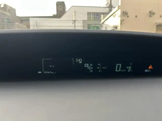 トヨタ プリウス S 大阪府 2015(平27)年 1.6万km ホワイトパールクリスタルシャイン トヨタ純正7インチSDナビ（NSZT-W64）/・バックカメラ/・フルセグテレビ/・CD/DVD/・Bluetooth/・AM/FM/前方ドライブレコーダー/ビルトインETC/純正フロアマット/オートライト/ダブル＋サイドSRSエアバッグ/カーテンエアバッグ/スマートキー/プッシュスタート/アイドリングストップ/取扱説明書/保証書/点検整備記録簿（R7/R6/R4/R2/H30）