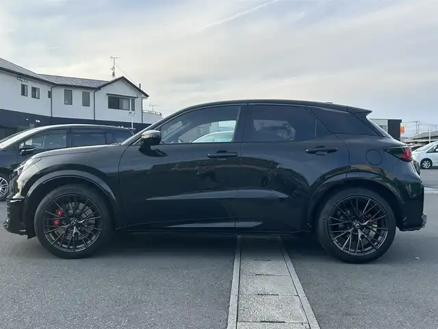 レクサス ＬＢＸ モリゾウ RR 静岡県 2025(令7)年 0.3万km グラファイトブラックガラスフレーク エンジンスタートボタン/パワーステアリング/パワーウィンドウ/4WD/スマートキー/オートエアコン/レーダークルーズコントロール/USB入力端子/純正ETC2.0/バックカメラ/純正ナビ/電動リアゲート/フロアマット/D席N席シートヒーター/D席パワーシート/純正アルミホイール/ABS/横滑り防止装置/コーナーセンサー前後/レーンキープアシスト/オートライト/オートマチックハイビーム/LEDヘッドライト/W+サイドエアバッグ/衝突軽減システム/ワイヤレス充電/ステアリングヒーター/BSM/ヘッドアップディスプレイ