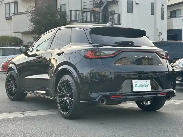 レクサス ＬＢＸ モリゾウ RR 静岡県 2025(令7)年 0.3万km グラファイトブラックガラスフレーク エンジンスタートボタン/パワーステアリング/パワーウィンドウ/4WD/スマートキー/オートエアコン/レーダークルーズコントロール/USB入力端子/純正ETC2.0/バックカメラ/純正ナビ/電動リアゲート/フロアマット/D席N席シートヒーター/D席パワーシート/純正アルミホイール/ABS/横滑り防止装置/コーナーセンサー前後/レーンキープアシスト/オートライト/オートマチックハイビーム/LEDヘッドライト/W+サイドエアバッグ/衝突軽減システム/ワイヤレス充電/ステアリングヒーター/BSM/ヘッドアップディスプレイ