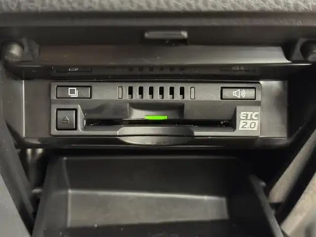 トヨタ カムリ G レザーパッケージ 群馬県 2017(平29)年 2.1万km プラチナホワイトパールマイカ トヨタセーフティセンス/プリクラッシュセーフティ/レーンディパーチャーアラート/レーダークルーズコントロール/オートマチックハイビーム/ブラインドスポットモニター/リアクロストラフィックアラート/ヘッドアップディスプレイ/クリアランスソナー/サンルーフ/メーカーオプションナビ/　フルセグ/BT/CD/DVD/SD/USB/AUX/レザーシート/モデリスタエアロ/前席シートヒーター/前席パワーシート/バックカメラ/純正18インチAW/純正フロアマット/LEDヘッドライト/フォグランプ/ビルトインETC2.0