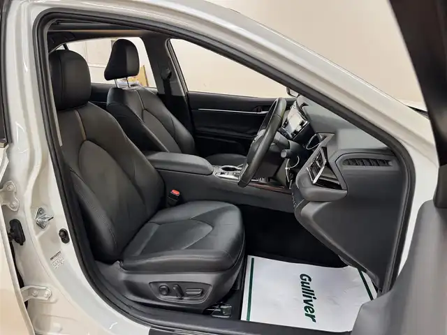 トヨタ カムリ G レザーパッケージ 群馬県 2017(平29)年 2.1万km プラチナホワイトパールマイカ トヨタセーフティセンス/プリクラッシュセーフティ/レーンディパーチャーアラート/レーダークルーズコントロール/オートマチックハイビーム/ブラインドスポットモニター/リアクロストラフィックアラート/ヘッドアップディスプレイ/クリアランスソナー/サンルーフ/メーカーオプションナビ/　フルセグ/BT/CD/DVD/SD/USB/AUX/レザーシート/モデリスタエアロ/前席シートヒーター/前席パワーシート/バックカメラ/純正18インチAW/純正フロアマット/LEDヘッドライト/フォグランプ/ビルトインETC2.0