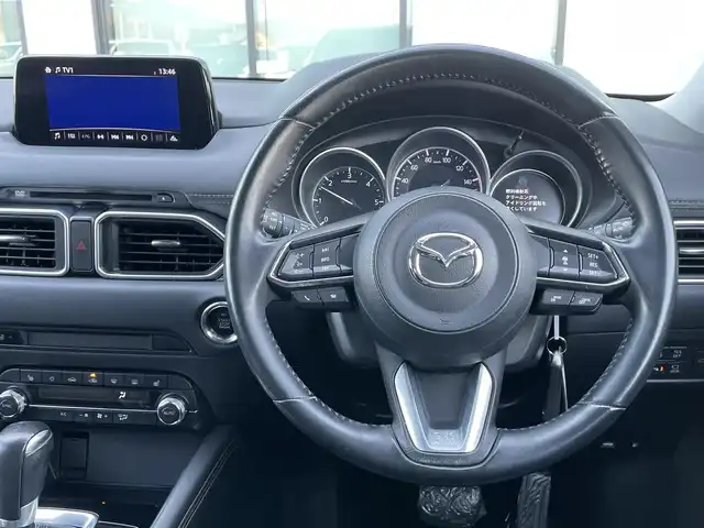 マツダ ＣＸ－５ XD Lパッケージ 香川県 2018(平30)年 7.1万km ソウルレッドクリスタルM 登録時走行距離70329km/純正8.8型SDナビ/（フルセグTV/Bluetooth/DVD/USB/AUX）/バックカメラ/純正ドライブレコーダー/衝突軽減ブレーキ/レーンキープアシスト/コーナーセンサー/レーダークルーズコントロール/ブラインドスポットモニター/ヘッドアップディスプレイ/革巻きステアリング/ステアリングスイッチ/ステアリングヒーター/黒革シート/前席パワーシート/運転席メモリー機能/前席シートヒーター/パワーバックドア/電動パーキングブレーキ/オートブレーキホールド/オートライト/LEDヘッドライト/フォグライト/純正19インチアルミホイール/純正フロアマット/ETC/トノカバー/ドアバイザー/ウィンカー付電動格納ミラー（オート開閉機能付）/ISOFIX/デュアルオートエアコン/スマートキー/プッシュスタート