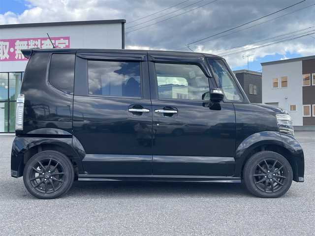 ホンダ Ｎ ＢＯＸ カスタム G 道央・札幌 2014(平26)年 8.2万km スマートブラック ４WD/社外メモリーナビ/AM/FM/BT/DVD/SD/フルセグ/横滑り防止装置/バックカメラ/ETC/ドライブレコーダー/ECOMODE/片側パワースライドドア/片側スライドドア/レーダー探知機/AC100V/プッシュスタート/スマートキー/LEDヘッドライト/オートライト/フォグランプ/電動格納ミラー/ヒーテッドドアミラー/ウィンカーミラー/純正フロアマット/ドアバイザー/スペアキー/社外アルミホイール付冬タイヤ積込/155/65/R14/2022年/山７mm