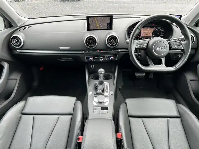 アウディ Ａ３ SB 30TFSI スポーツ 広島県 2020(令2)年 3.2万km グレイシアホワイトメタリック ワンオーナー/登録時走行距離/　31642km/バーチャルコクピット/純正SDナビ/　【CD/DVD/BT//フルセグTV】/バックカメラ/衝突被害軽減システム/レーダークルーズコントロール/車線逸脱警報/車線逸脱警制御/純正AW17インチ/D/Nシートヒーター/D/N席パワーシート/レインセンサー/オートライト/純正LEDライト/パドルシフト/プッシュスタート/スマートキー/スペアキー×1/ビルトインETC/純正ラゲッジカバー/禁煙車/オートホールド/MTモード付きAT/アイドリングストップ/横滑り防止装置/盗難防止装置/新車時整備手帳（保証書）/取扱説明書