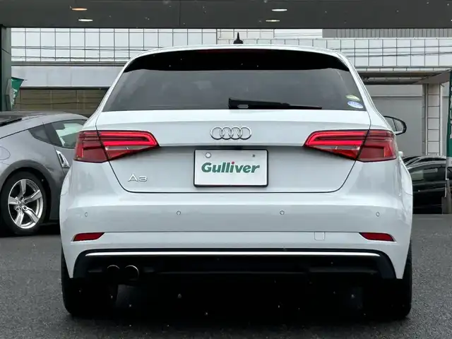 アウディ Ａ３ SB 30TFSI スポーツ 広島県 2020(令2)年 3.2万km グレイシアホワイトメタリック ワンオーナー/登録時走行距離/　31642km/バーチャルコクピット/純正SDナビ/　【CD/DVD/BT//フルセグTV】/バックカメラ/衝突被害軽減システム/レーダークルーズコントロール/車線逸脱警報/車線逸脱警制御/純正AW17インチ/D/Nシートヒーター/D/N席パワーシート/レインセンサー/オートライト/純正LEDライト/パドルシフト/プッシュスタート/スマートキー/スペアキー×1/ビルトインETC/純正ラゲッジカバー/禁煙車/オートホールド/MTモード付きAT/アイドリングストップ/横滑り防止装置/盗難防止装置/新車時整備手帳（保証書）/取扱説明書