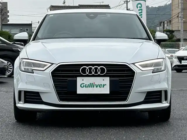 アウディ Ａ３ SB 30TFSI スポーツ 広島県 2020(令2)年 3.2万km グレイシアホワイトメタリック ワンオーナー/登録時走行距離/　31642km/バーチャルコクピット/純正SDナビ/　【CD/DVD/BT//フルセグTV】/バックカメラ/衝突被害軽減システム/レーダークルーズコントロール/車線逸脱警報/車線逸脱警制御/純正AW17インチ/D/Nシートヒーター/D/N席パワーシート/レインセンサー/オートライト/純正LEDライト/パドルシフト/プッシュスタート/スマートキー/スペアキー×1/ビルトインETC/純正ラゲッジカバー/禁煙車/オートホールド/MTモード付きAT/アイドリングストップ/横滑り防止装置/盗難防止装置/新車時整備手帳（保証書）/取扱説明書
