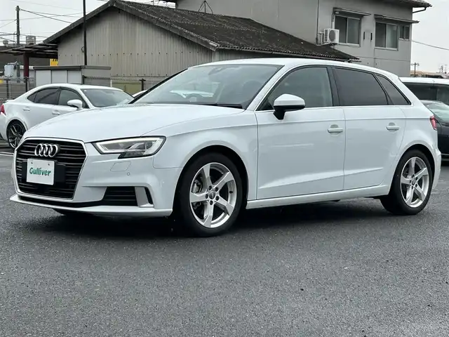 アウディ Ａ３ SB 30TFSI スポーツ 広島県 2020(令2)年 3.2万km グレイシアホワイトメタリック ワンオーナー/登録時走行距離/　31642km/バーチャルコクピット/純正SDナビ/　【CD/DVD/BT//フルセグTV】/バックカメラ/衝突被害軽減システム/レーダークルーズコントロール/車線逸脱警報/車線逸脱警制御/純正AW17インチ/D/Nシートヒーター/D/N席パワーシート/レインセンサー/オートライト/純正LEDライト/パドルシフト/プッシュスタート/スマートキー/スペアキー×1/ビルトインETC/純正ラゲッジカバー/禁煙車/オートホールド/MTモード付きAT/アイドリングストップ/横滑り防止装置/盗難防止装置/新車時整備手帳（保証書）/取扱説明書