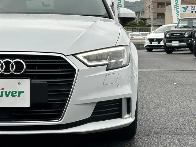 アウディ Ａ３ SB 30TFSI スポーツ 広島県 2020(令2)年 3.2万km グレイシアホワイトメタリック ワンオーナー/登録時走行距離/　31642km/バーチャルコクピット/純正SDナビ/　【CD/DVD/BT//フルセグTV】/バックカメラ/衝突被害軽減システム/レーダークルーズコントロール/車線逸脱警報/車線逸脱警制御/純正AW17インチ/D/Nシートヒーター/D/N席パワーシート/レインセンサー/オートライト/純正LEDライト/パドルシフト/プッシュスタート/スマートキー/スペアキー×1/ビルトインETC/純正ラゲッジカバー/禁煙車/オートホールド/MTモード付きAT/アイドリングストップ/横滑り防止装置/盗難防止装置/新車時整備手帳（保証書）/取扱説明書
