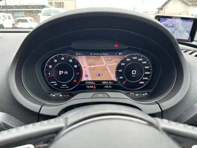 アウディ Ａ３ SB 30TFSI スポーツ 広島県 2020(令2)年 3.2万km グレイシアホワイトメタリック ワンオーナー/登録時走行距離/　31642km/バーチャルコクピット/純正SDナビ/　【CD/DVD/BT//フルセグTV】/バックカメラ/衝突被害軽減システム/レーダークルーズコントロール/車線逸脱警報/車線逸脱警制御/純正AW17インチ/D/Nシートヒーター/D/N席パワーシート/レインセンサー/オートライト/純正LEDライト/パドルシフト/プッシュスタート/スマートキー/スペアキー×1/ビルトインETC/純正ラゲッジカバー/禁煙車/オートホールド/MTモード付きAT/アイドリングストップ/横滑り防止装置/盗難防止装置/新車時整備手帳（保証書）/取扱説明書