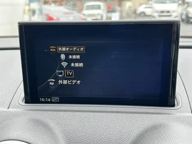 アウディ Ａ３ SB 30TFSI スポーツ 広島県 2020(令2)年 3.2万km グレイシアホワイトメタリック ワンオーナー/登録時走行距離/　31642km/バーチャルコクピット/純正SDナビ/　【CD/DVD/BT//フルセグTV】/バックカメラ/衝突被害軽減システム/レーダークルーズコントロール/車線逸脱警報/車線逸脱警制御/純正AW17インチ/D/Nシートヒーター/D/N席パワーシート/レインセンサー/オートライト/純正LEDライト/パドルシフト/プッシュスタート/スマートキー/スペアキー×1/ビルトインETC/純正ラゲッジカバー/禁煙車/オートホールド/MTモード付きAT/アイドリングストップ/横滑り防止装置/盗難防止装置/新車時整備手帳（保証書）/取扱説明書