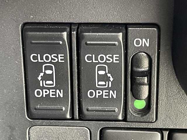 トヨタ ルーミー カスタムG S 山形県 2018(平30)年 9.2万km パールホワイトⅢ (株)IDOMが運営する【じしゃロン山形店】の自社ローン専用車両になります。/こちらは現金またはオートローンご利用時の価格です。/自社ローンご希望の方は別途その旨お申付け下さい。/純正９型ナビ（ＢＴ，フルセグＴＶ）　/バックカメラ　/ビルトインＥＴＣ２．０　/前後ドラレコ　/クルーズコントロール　/コーナーセンサー　/衝突軽減ブレーキ　/両側電動スライドドア　/純正１４インチＡＷ　/ＬＥＤライト