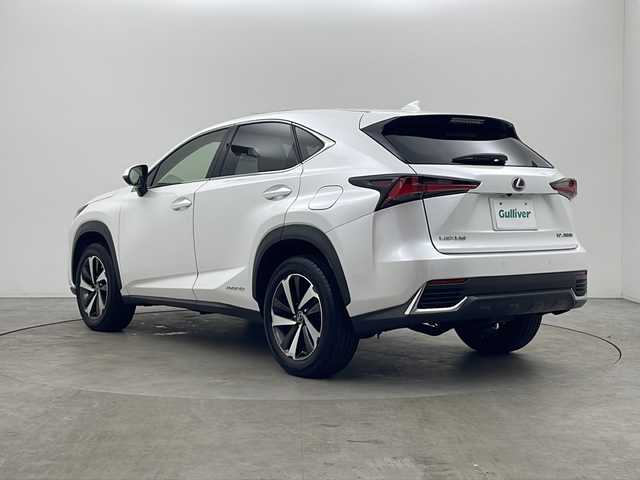 レクサス ＮＸ 300h バージョンL 秋田県 2020(令2)年 4万km ソニッククォーツ 4WD/純正ナビ（フルセグTV CD　DVD BT AMFMチューナー）/衝突被害軽減システム/レーンキープアシスト/コーナーセンサー後方 /クルーズコントロール/ドライブレコーダー前方/パドルシフト/クリアランスソナー/電動リアゲート/バック 全方位カメラ/ETC2.0/オートホールド/自動パーキングブレーキ/全席シートヒーター/全席パワーシート/前席エアシート/シートメモリー/レザーシート/革巻きステアリング/ステアリングヒーター/純正18インチアルミホイール装着/LEDヘッドライト フォグランプ/オートマチックハイビーム/純正フロアマット/電動格納ミラー/横滑り防止/ダブルサイドエアバッグ/カーテンエアバッグ/盗難防止装置/保証書/ウィンカーミラー