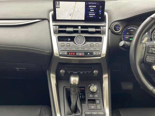 レクサス ＮＸ 300h バージョンL 秋田県 2020(令2)年 4万km ソニッククォーツ 4WD/純正ナビ（フルセグTV CD　DVD BT AMFMチューナー）/衝突被害軽減システム/レーンキープアシスト/コーナーセンサー後方 /クルーズコントロール/ドライブレコーダー前方/パドルシフト/クリアランスソナー/電動リアゲート/バック 全方位カメラ/ETC2.0/オートホールド/自動パーキングブレーキ/全席シートヒーター/全席パワーシート/前席エアシート/シートメモリー/レザーシート/革巻きステアリング/ステアリングヒーター/純正18インチアルミホイール装着/LEDヘッドライト フォグランプ/オートマチックハイビーム/純正フロアマット/電動格納ミラー/横滑り防止/ダブルサイドエアバッグ/カーテンエアバッグ/盗難防止装置/保証書/ウィンカーミラー