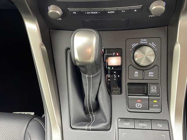 レクサス ＮＸ 300h バージョンL 秋田県 2020(令2)年 4万km ソニッククォーツ 4WD/純正ナビ（フルセグTV CD　DVD BT AMFMチューナー）/衝突被害軽減システム/レーンキープアシスト/コーナーセンサー後方 /クルーズコントロール/ドライブレコーダー前方/パドルシフト/クリアランスソナー/電動リアゲート/バック 全方位カメラ/ETC2.0/オートホールド/自動パーキングブレーキ/全席シートヒーター/全席パワーシート/前席エアシート/シートメモリー/レザーシート/革巻きステアリング/ステアリングヒーター/純正18インチアルミホイール装着/LEDヘッドライト フォグランプ/オートマチックハイビーム/純正フロアマット/電動格納ミラー/横滑り防止/ダブルサイドエアバッグ/カーテンエアバッグ/盗難防止装置/保証書/ウィンカーミラー