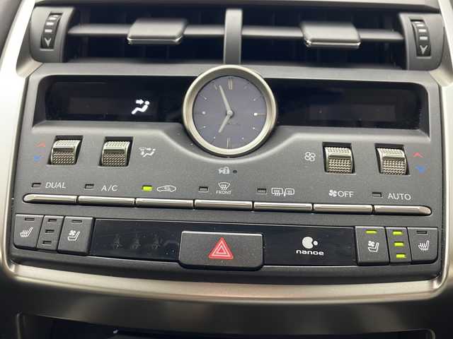 レクサス ＮＸ 300h バージョンL 秋田県 2020(令2)年 4万km ソニッククォーツ 4WD/純正ナビ（フルセグTV CD　DVD BT AMFMチューナー）/衝突被害軽減システム/レーンキープアシスト/コーナーセンサー後方 /クルーズコントロール/ドライブレコーダー前方/パドルシフト/クリアランスソナー/電動リアゲート/バック 全方位カメラ/ETC2.0/オートホールド/自動パーキングブレーキ/全席シートヒーター/全席パワーシート/前席エアシート/シートメモリー/レザーシート/革巻きステアリング/ステアリングヒーター/純正18インチアルミホイール装着/LEDヘッドライト フォグランプ/オートマチックハイビーム/純正フロアマット/電動格納ミラー/横滑り防止/ダブルサイドエアバッグ/カーテンエアバッグ/盗難防止装置/保証書/ウィンカーミラー