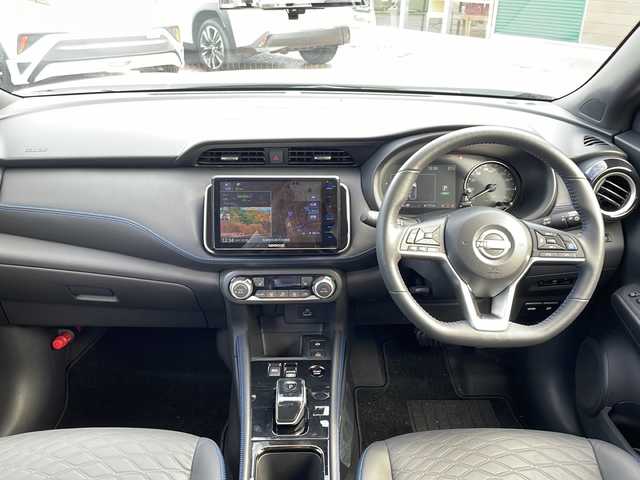 日産 キックス オーテック 佐賀県 2024(令6)年 0.8万km ブリリアントホワイトパール ワンオーナー/社外ナビ（MDV-S810F）/フルセグTV/DVD/Bluetooth/アラウンドビューモニター/プロパイロット/エマージェンシーブレーキ/前後クリアランスソナー/ETC/コンビレザーシート/前席シートヒーター/ハンドルヒーター/インテリジェントルームミラー/ルーフレール/LEDヘットライト/フォグライト/純正17インチアルミホイール/プッシュエンジンスタート/スマートキー×２/取説・保証書