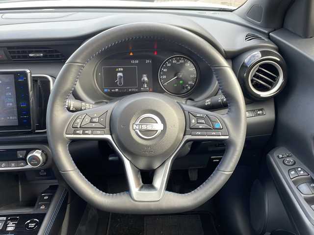 日産 キックス オーテック 佐賀県 2024(令6)年 0.8万km ブリリアントホワイトパール ワンオーナー/社外ナビ（MDV-S810F）/フルセグTV/DVD/Bluetooth/アラウンドビューモニター/プロパイロット/エマージェンシーブレーキ/前後クリアランスソナー/ETC/コンビレザーシート/前席シートヒーター/ハンドルヒーター/インテリジェントルームミラー/ルーフレール/LEDヘットライト/フォグライト/純正17インチアルミホイール/プッシュエンジンスタート/スマートキー×２/取説・保証書