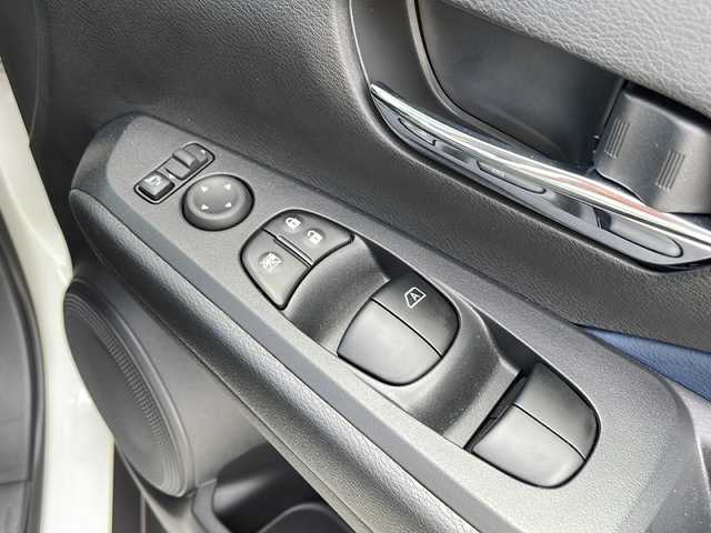 日産 キックス オーテック 佐賀県 2024(令6)年 0.8万km ブリリアントホワイトパール ワンオーナー/社外ナビ（MDV-S810F）/フルセグTV/DVD/Bluetooth/アラウンドビューモニター/プロパイロット/エマージェンシーブレーキ/前後クリアランスソナー/ETC/コンビレザーシート/前席シートヒーター/ハンドルヒーター/インテリジェントルームミラー/ルーフレール/LEDヘットライト/フォグライト/純正17インチアルミホイール/プッシュエンジンスタート/スマートキー×２/取説・保証書