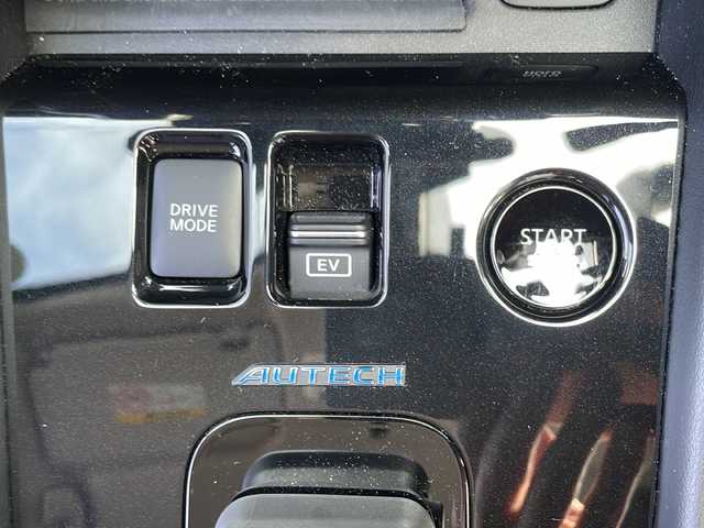 日産 キックス オーテック 佐賀県 2024(令6)年 0.8万km ブリリアントホワイトパール ワンオーナー/社外ナビ（MDV-S810F）/フルセグTV/DVD/Bluetooth/アラウンドビューモニター/プロパイロット/エマージェンシーブレーキ/前後クリアランスソナー/ETC/コンビレザーシート/前席シートヒーター/ハンドルヒーター/インテリジェントルームミラー/ルーフレール/LEDヘットライト/フォグライト/純正17インチアルミホイール/プッシュエンジンスタート/スマートキー×２/取説・保証書