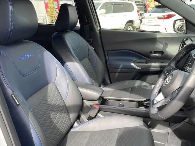 日産 キックス オーテック 佐賀県 2024(令6)年 0.8万km ブリリアントホワイトパール ワンオーナー/社外ナビ（MDV-S810F）/フルセグTV/DVD/Bluetooth/アラウンドビューモニター/プロパイロット/エマージェンシーブレーキ/前後クリアランスソナー/ETC/コンビレザーシート/前席シートヒーター/ハンドルヒーター/インテリジェントルームミラー/ルーフレール/LEDヘットライト/フォグライト/純正17インチアルミホイール/プッシュエンジンスタート/スマートキー×２/取説・保証書