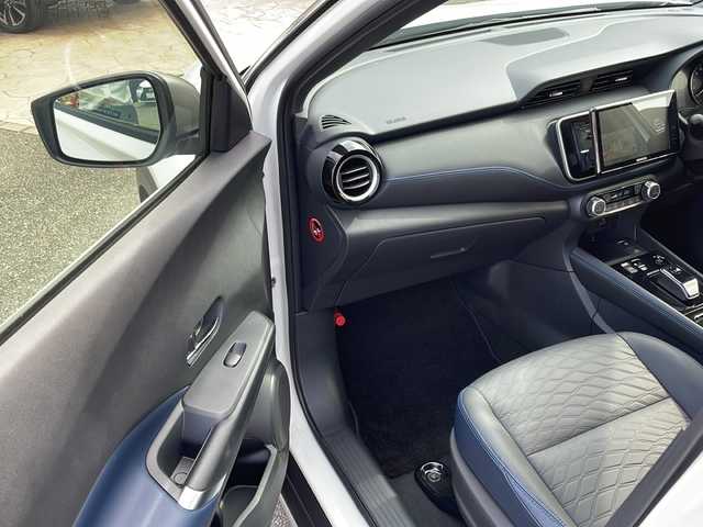 日産 キックス オーテック 佐賀県 2024(令6)年 0.8万km ブリリアントホワイトパール ワンオーナー/社外ナビ（MDV-S810F）/フルセグTV/DVD/Bluetooth/アラウンドビューモニター/プロパイロット/エマージェンシーブレーキ/前後クリアランスソナー/ETC/コンビレザーシート/前席シートヒーター/ハンドルヒーター/インテリジェントルームミラー/ルーフレール/LEDヘットライト/フォグライト/純正17インチアルミホイール/プッシュエンジンスタート/スマートキー×２/取説・保証書