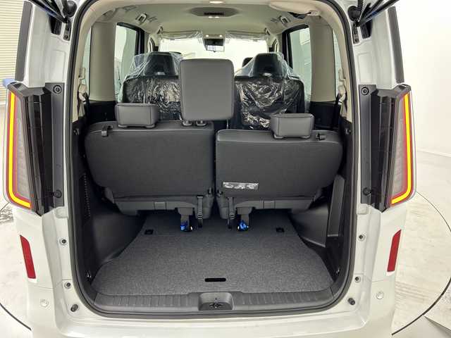 日産 セレナ ハイウェイスター V 福島県 2025(令7)年 0.1千km プリズムホワイト /4WD//プロパイロット//アラウンドビューモニター//エマージェンシーブレーキ//車線逸脱支援システム//ブラインドスポットモニター//コーナーセンサー//デジタルインナーミラー//純正ナビ/・BT.USB.スマホ連携/・フルセグTV//両側パワースライドドア/・ハンズフリースライドドア//電動リアゲート//前席シートヒーター//パドルシフト//ステアリングスイッチ//ビルトインETC2.0//ドライブレコーダー（FR）//プッシュスタート//スマートキー×2//電動パーキングブレーキ//置くだけ充電//LEDヘッドライト//純正16インチAW