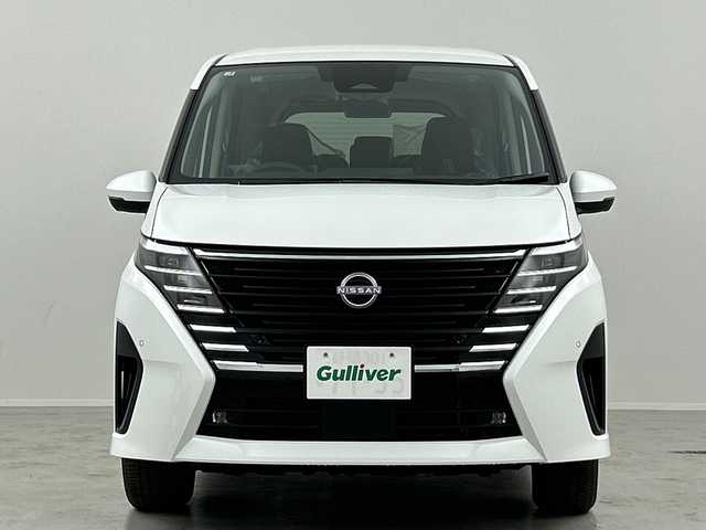 日産 セレナ ハイウェイスター V 福島県 2025(令7)年 0.1千km プリズムホワイト /4WD//プロパイロット//アラウンドビューモニター//エマージェンシーブレーキ//車線逸脱支援システム//ブラインドスポットモニター//コーナーセンサー//デジタルインナーミラー//純正ナビ/・BT.USB.スマホ連携/・フルセグTV//両側パワースライドドア/・ハンズフリースライドドア//電動リアゲート//前席シートヒーター//パドルシフト//ステアリングスイッチ//ビルトインETC2.0//ドライブレコーダー（FR）//プッシュスタート//スマートキー×2//電動パーキングブレーキ//置くだけ充電//LEDヘッドライト//純正16インチAW