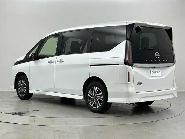 日産 セレナ ハイウェイスター V 福島県 2025(令7)年 0.1千km プリズムホワイト /4WD//プロパイロット//アラウンドビューモニター//エマージェンシーブレーキ//車線逸脱支援システム//ブラインドスポットモニター//コーナーセンサー//デジタルインナーミラー//純正ナビ/・BT.USB.スマホ連携/・フルセグTV//両側パワースライドドア/・ハンズフリースライドドア//電動リアゲート//前席シートヒーター//パドルシフト//ステアリングスイッチ//ビルトインETC2.0//ドライブレコーダー（FR）//プッシュスタート//スマートキー×2//電動パーキングブレーキ//置くだけ充電//LEDヘッドライト//純正16インチAW