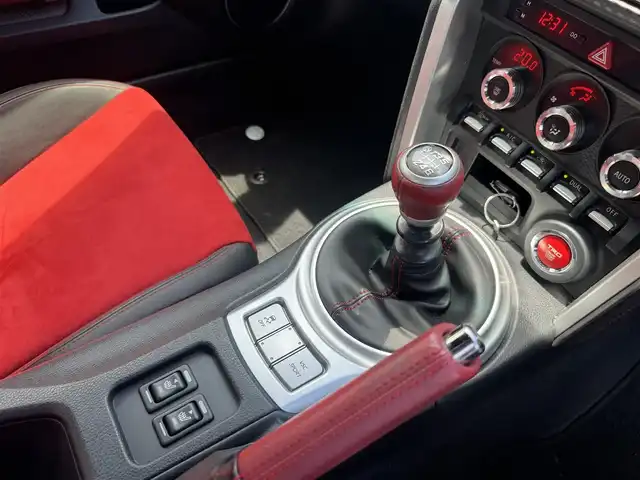 トヨタ ８６ GT リミテッド 三重県 2015(平27)年 3.1万km クリスタルホワイトパール ワンオーナー /TRDフロントスポイラー/TRDサイドスカート/TRDリヤトランクスポイラー/TRDリヤサイドスポイラー/TRDハイレスポンスマフラー/BBS 18インチアルミホイール/カロッツェリアHDDナビ・地デジTV/・DVD/CD/・Bluetooth/バックカメラ/クルーズコントロール/革/アルカンターラコンビシート/前席シートヒーター /ETC/LEDクリアランス付HIDヘッドランプ/・オートライト/フォグライト/プッシュエンジンスタート/スマートキー×2/新車時保証書/取扱説明書