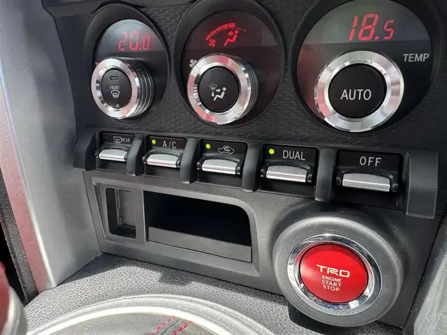トヨタ ８６ GT リミテッド 三重県 2015(平27)年 3.1万km クリスタルホワイトパール ワンオーナー /TRDフロントスポイラー/TRDサイドスカート/TRDリヤトランクスポイラー/TRDリヤサイドスポイラー/TRDハイレスポンスマフラー/BBS 18インチアルミホイール/カロッツェリアHDDナビ・地デジTV/・DVD/CD/・Bluetooth/バックカメラ/クルーズコントロール/革/アルカンターラコンビシート/前席シートヒーター /ETC/LEDクリアランス付HIDヘッドランプ/・オートライト/フォグライト/プッシュエンジンスタート/スマートキー×2/新車時保証書/取扱説明書