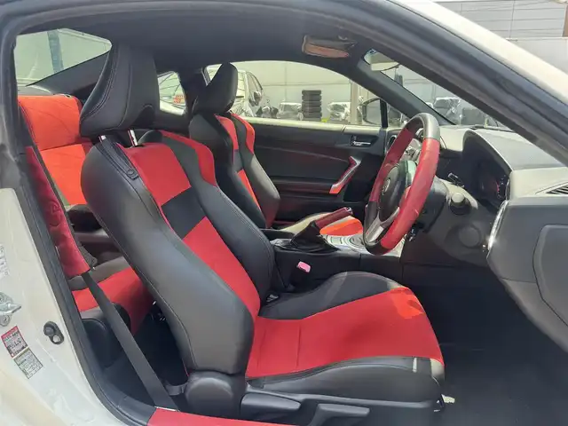 トヨタ ８６ GT リミテッド 三重県 2015(平27)年 3.1万km クリスタルホワイトパール ワンオーナー /TRDフロントスポイラー/TRDサイドスカート/TRDリヤトランクスポイラー/TRDリヤサイドスポイラー/TRDハイレスポンスマフラー/BBS 18インチアルミホイール/カロッツェリアHDDナビ・地デジTV/・DVD/CD/・Bluetooth/バックカメラ/クルーズコントロール/革/アルカンターラコンビシート/前席シートヒーター /ETC/LEDクリアランス付HIDヘッドランプ/・オートライト/フォグライト/プッシュエンジンスタート/スマートキー×2/新車時保証書/取扱説明書