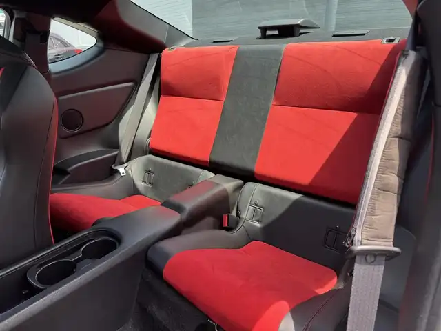 トヨタ ８６ GT リミテッド 三重県 2015(平27)年 3.1万km クリスタルホワイトパール ワンオーナー /TRDフロントスポイラー/TRDサイドスカート/TRDリヤトランクスポイラー/TRDリヤサイドスポイラー/TRDハイレスポンスマフラー/BBS 18インチアルミホイール/カロッツェリアHDDナビ・地デジTV/・DVD/CD/・Bluetooth/バックカメラ/クルーズコントロール/革/アルカンターラコンビシート/前席シートヒーター /ETC/LEDクリアランス付HIDヘッドランプ/・オートライト/フォグライト/プッシュエンジンスタート/スマートキー×2/新車時保証書/取扱説明書