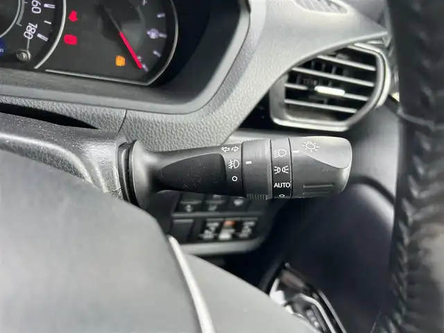 トヨタ ヴォクシー V 富山県 2019(平31)年 6.6万km ブラック 4WD/クルーズコントロール/コーナーセンサー/衝突被害軽減システム/レーンキープアシスト/横滑り防止装置/盗難防止装置/オートマチックハイビーム/電動両側パワースライドドア/フロントワイパーデアイサー/純正SDナビ/フルセグTV/ドライブレコーダー/Bluetooth/DVD再生/バックカメラ/ビルトインETC/シートヒーターD＋N席/ドアバイザー