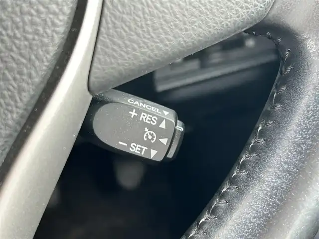 トヨタ ヴォクシー V 富山県 2019(平31)年 6.6万km ブラック 4WD/クルーズコントロール/コーナーセンサー/衝突被害軽減システム/レーンキープアシスト/横滑り防止装置/盗難防止装置/オートマチックハイビーム/電動両側パワースライドドア/フロントワイパーデアイサー/純正SDナビ/フルセグTV/ドライブレコーダー/Bluetooth/DVD再生/バックカメラ/ビルトインETC/シートヒーターD＋N席/ドアバイザー