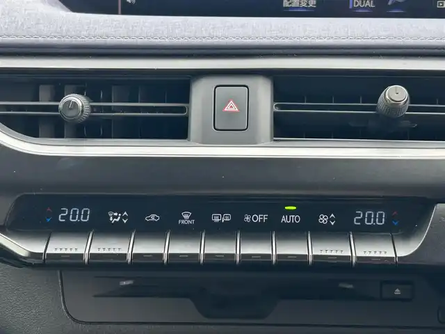 レクサス ＵＸ 250h バージョンC 栃木県 2020(令2)年 5.2万km グラファイトブラックガラスフレーク レクサスセーフティシステムプラス/三眼LEDヘッドライト/純正ナビ/フルセグTV/DVD/Bluetooth/USB/パノラミックビューモニター/ビルトインETC/ドライブレコーダー/L_texコバルトシート/前席パワーシート/前席シートヒーター/パワーバックドア/レーダークルーズコントロール/プッシュスタート/ステアリングリモコン/LEDフォグランプ/純正17インチAW/アイドリングストップ/横滑り防止装置/ハンドルヒーター/電動格納ミラー/クリアランスソナー