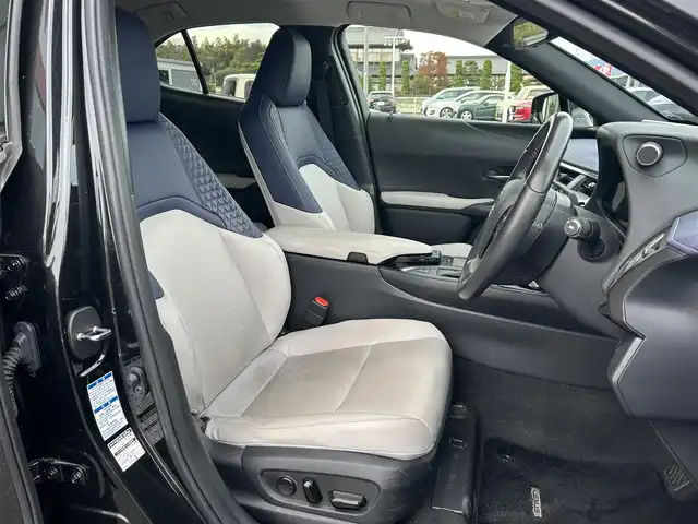 レクサス ＵＸ 250h バージョンC 栃木県 2020(令2)年 5.2万km グラファイトブラックガラスフレーク レクサスセーフティシステムプラス/三眼LEDヘッドライト/純正ナビ/フルセグTV/DVD/Bluetooth/USB/パノラミックビューモニター/ビルトインETC/ドライブレコーダー/L_texコバルトシート/前席パワーシート/前席シートヒーター/パワーバックドア/レーダークルーズコントロール/プッシュスタート/ステアリングリモコン/LEDフォグランプ/純正17インチAW/アイドリングストップ/横滑り防止装置/ハンドルヒーター/電動格納ミラー/クリアランスソナー