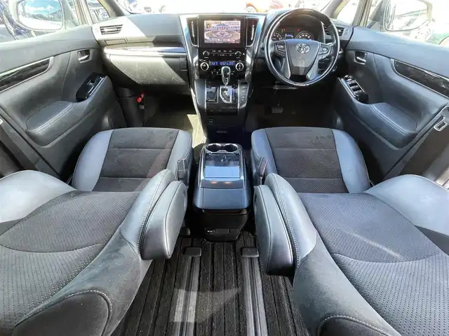 トヨタ アルファード S タイプゴールド 愛知県 2021(令3)年 3.7万km ホワイトパールクリスタルシャイン スマートキー/プッシュスタート/ツインサンルーフ /純正ディスプレイオーディオナビ/フルセグTV/BT/DVDデッキ/バックカメラ/純正フリップダウンモニター/ビルトインETC/純正18インチAW/両側パワースライドドア /パワーバックドア/トヨタセーフティセンス/レーダークルーズコントロール/クリアランスソナー/前後ドライブレコーダー/ハーフレザーシート/オットマン/取説、保証書/スペアキー