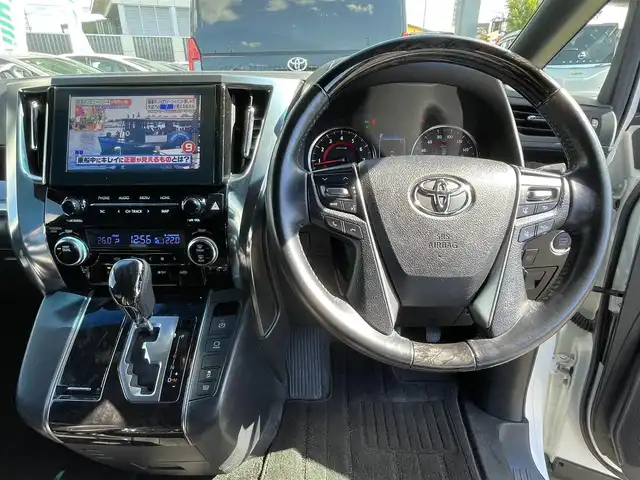 トヨタ アルファード S タイプゴールド 愛知県 2021(令3)年 3.7万km ホワイトパールクリスタルシャイン スマートキー/プッシュスタート/ツインサンルーフ /純正ディスプレイオーディオナビ/フルセグTV/BT/DVDデッキ/バックカメラ/純正フリップダウンモニター/ビルトインETC/純正18インチAW/両側パワースライドドア /パワーバックドア/トヨタセーフティセンス/レーダークルーズコントロール/クリアランスソナー/前後ドライブレコーダー/ハーフレザーシート/オットマン/取説、保証書/スペアキー