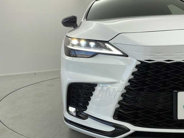 レクサス ＲＸ 500h Fスポーツパフォーマンス 茨城県 2023(令5)年 0.6万km ホワイトノーヴァガラスフレーク １４インチ純正ディスプレイオーディオ　全周囲モニター　ＥＴＣ２．０　パノラマルーフ　追従クルコン　シートエアコン　置くだけ充電　ＢＳＭ　ＨＵＤ　ステアリングヒーター　ＬＥＤライト　コーナーセンサー