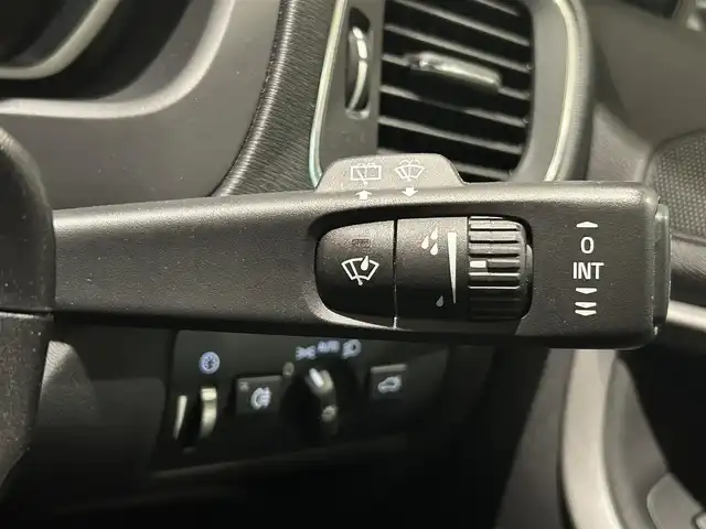 ボルボ Ｖ４０ T2 キネティック 愛知県 2018(平30)年 3.9万km オニキスブラックP SIPS（側面衝撃吸収システム）/スポーツモード付ESC（エレクトロニック・スタビリティ・コントロール）/IC（インフレータブルカーテン）-/頭部側面衝撃吸収エアバッグ /WHIPS（後部衝撃吸収リクライニング機構付フロントシート）/純正ナビ/Bluetooth/バックカメラ/CD/DVD/HDD/ACC/LEDヘッドライト/ETC/ドライブレコーダー/プッシュスタート/ウィンカーミラー/アイドリングストップ