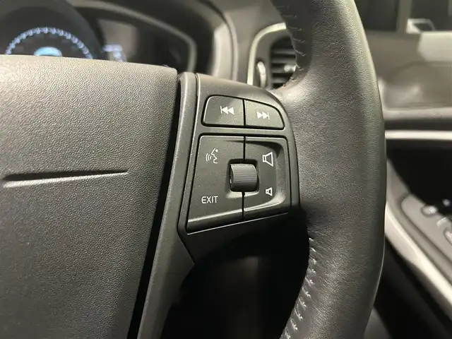 ボルボ Ｖ４０ T2 キネティック 愛知県 2018(平30)年 3.9万km オニキスブラックP SIPS（側面衝撃吸収システム）/スポーツモード付ESC（エレクトロニック・スタビリティ・コントロール）/IC（インフレータブルカーテン）-/頭部側面衝撃吸収エアバッグ /WHIPS（後部衝撃吸収リクライニング機構付フロントシート）/純正ナビ/Bluetooth/バックカメラ/CD/DVD/HDD/ACC/LEDヘッドライト/ETC/ドライブレコーダー/プッシュスタート/ウィンカーミラー/アイドリングストップ