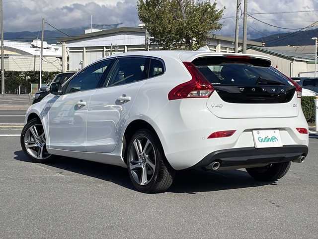 ボルボ Ｖ４０ D4 長野県 2016(平28)年 4万km 白 純正HDDナビ/Bluetooth Audio/フルセグテレビ/バックカメラ/純正17インチアルミホイール/ブラインドスポットモニター/前後ドライブレコーダー/クルーズコントロール/革巻きステアリング/ステアリングスイッチ/コーナーセンサー/車線逸脱警報/パドルシフト/パワーシート/HIDヘッドライト/オートライト/ウィンカーミラー/プッシュスタート/スマートキー/ETC